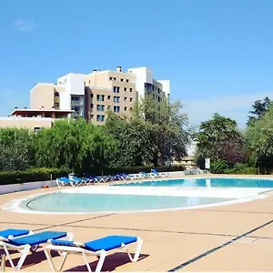 relax-pool-apart-parking-garden.hotels-lisbon-portugal.com/